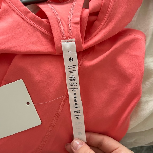 Lululemon nulu short tank top in a pinkish red colour size 10 - Picture 3 of 3